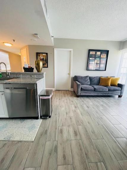 Universal Studios - Lake View 2 Bedrooms Apartment