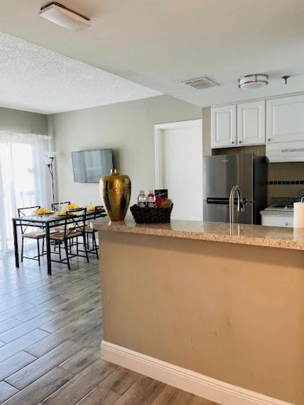 Universal Studios - Lake View 2 Bedrooms Apartment