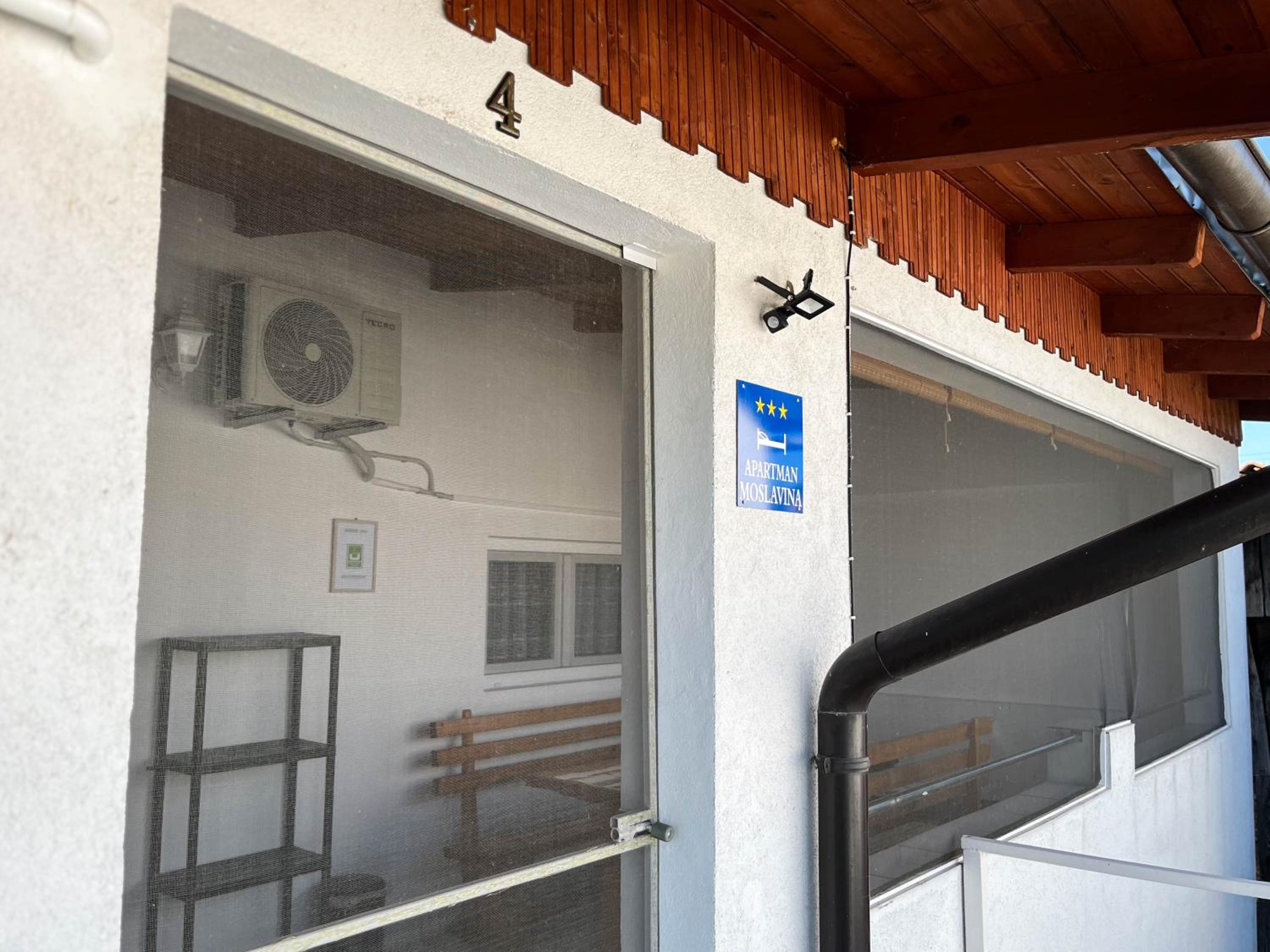 Apartmani MOSLAVINA i parking view 3