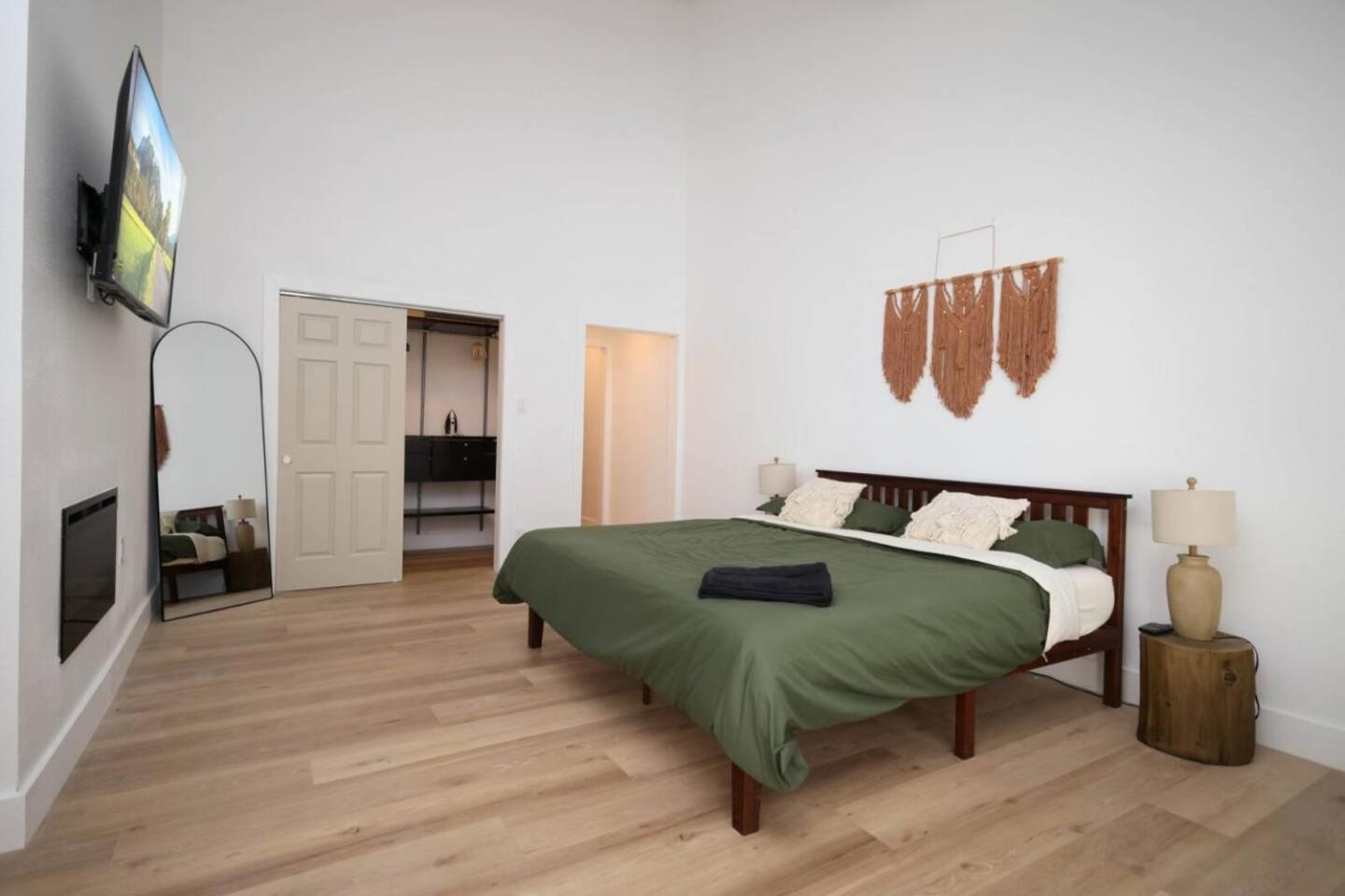 Photo 33