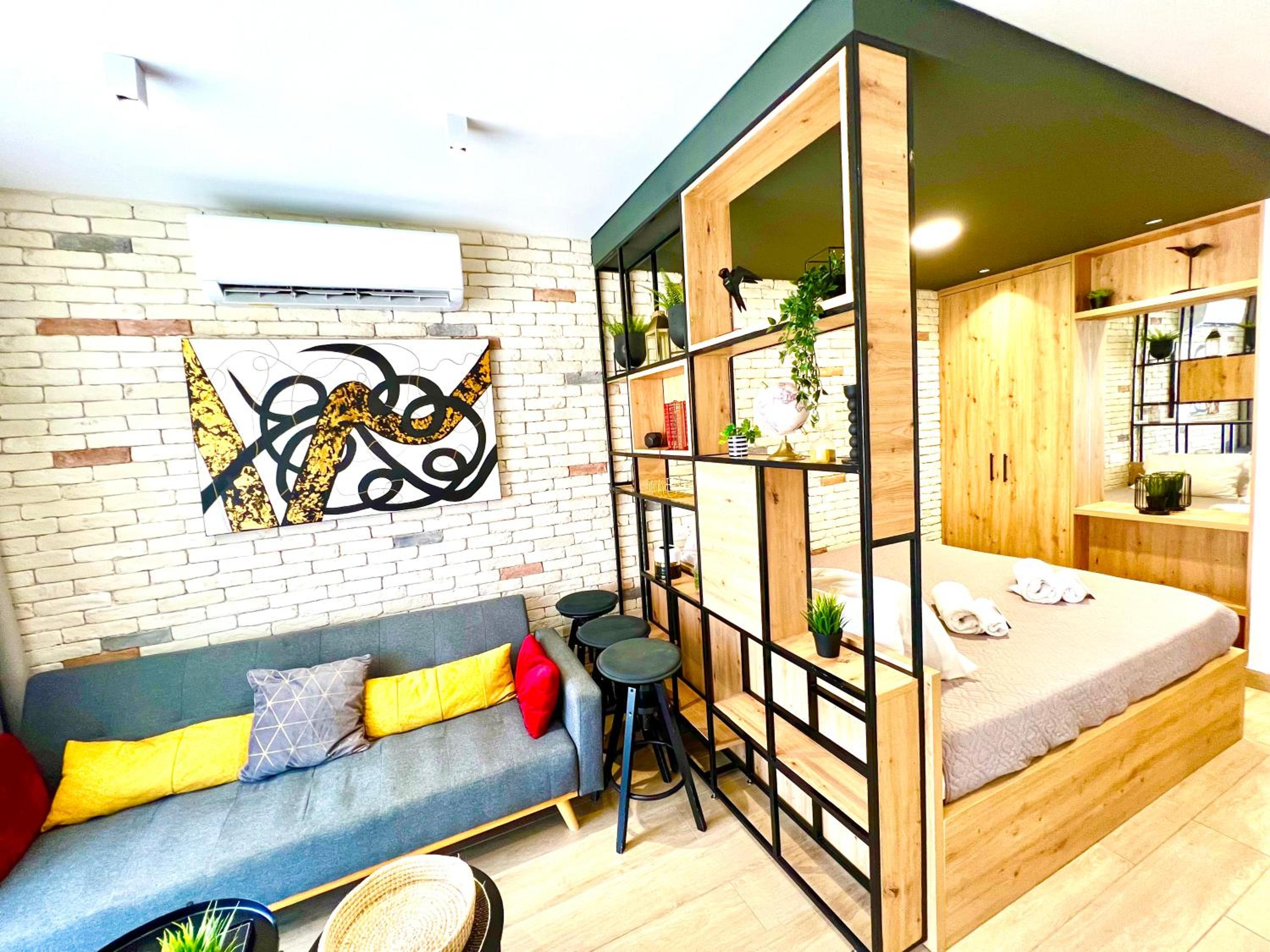 Cozy Sunny Breeze Studio