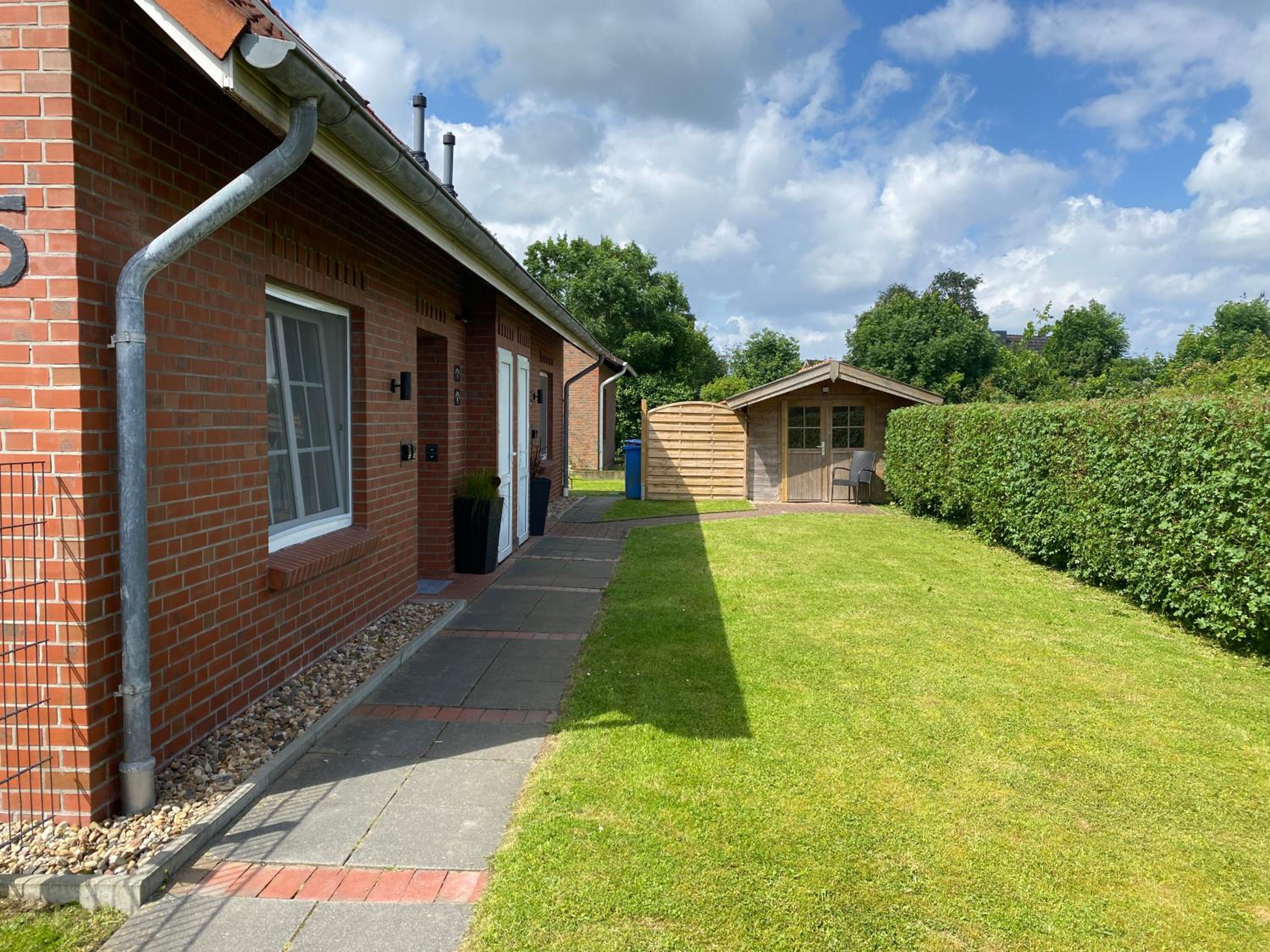 Nessmersiel, Ferienwohnung mit Balkon in Deichnähe, Wallbox, renoviert