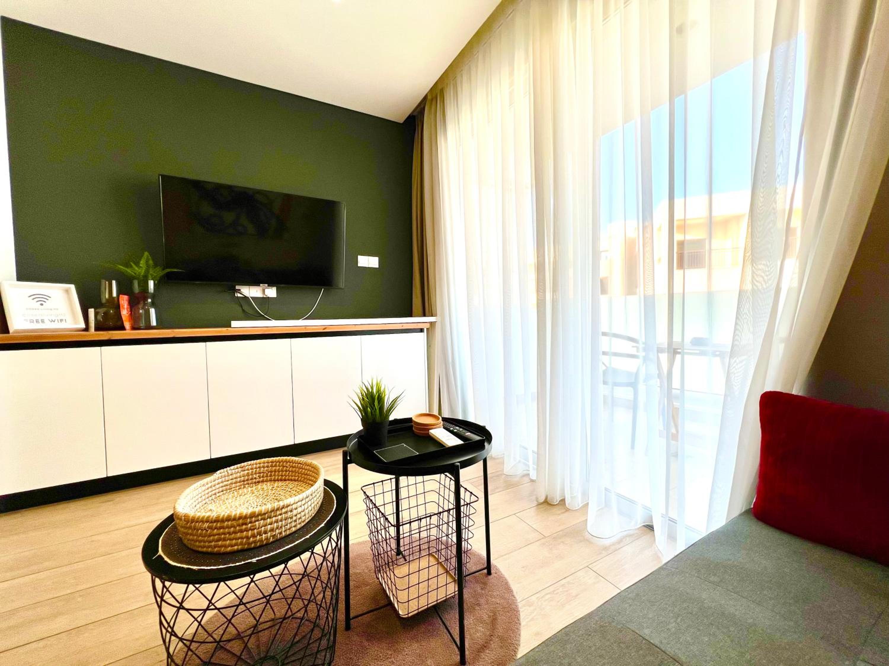 Cozy Sunny Breeze Studio