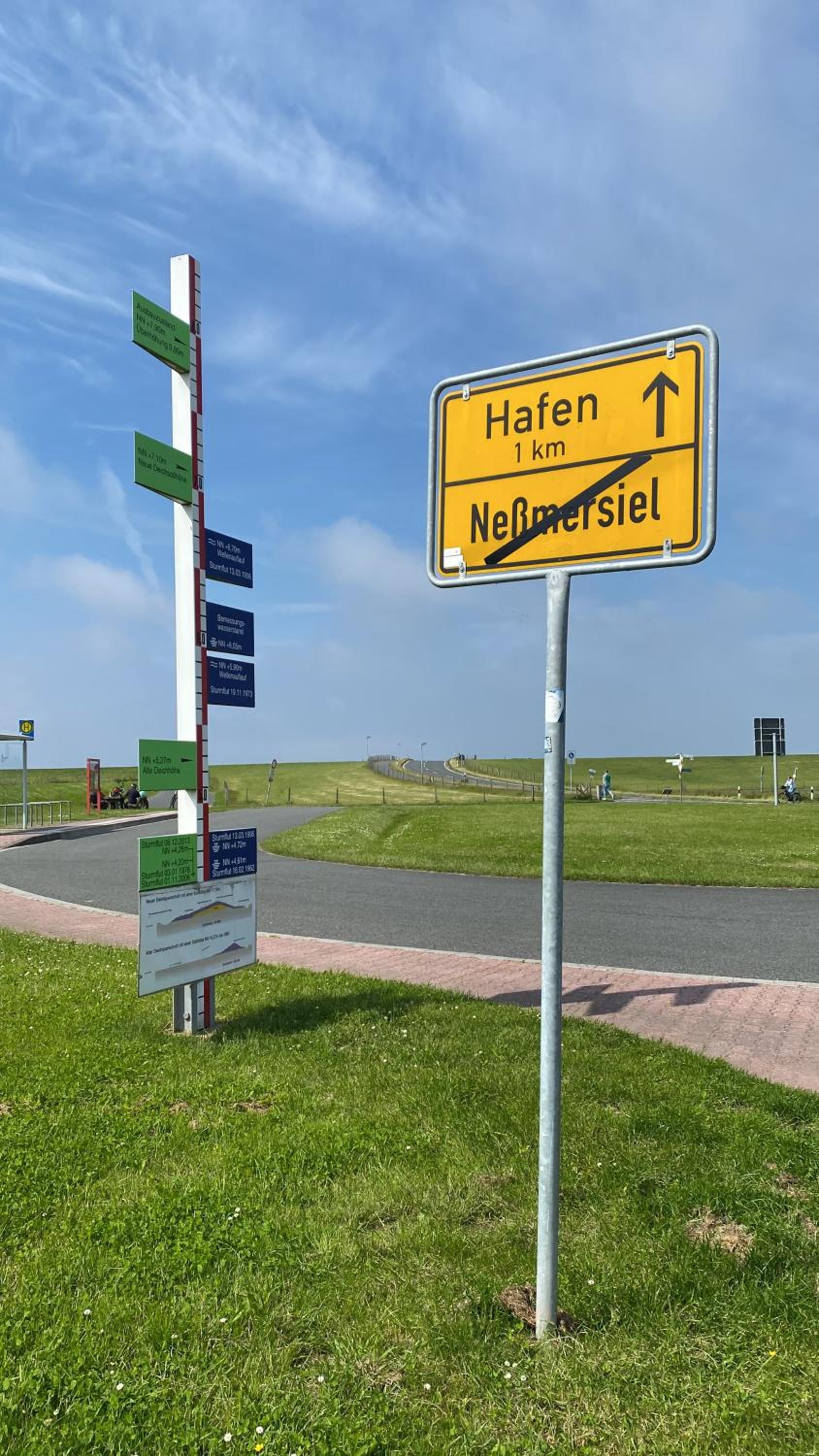 Nessmersiel, Ferienwohnung mit Balkon in Deichnähe, Wallbox, renoviert