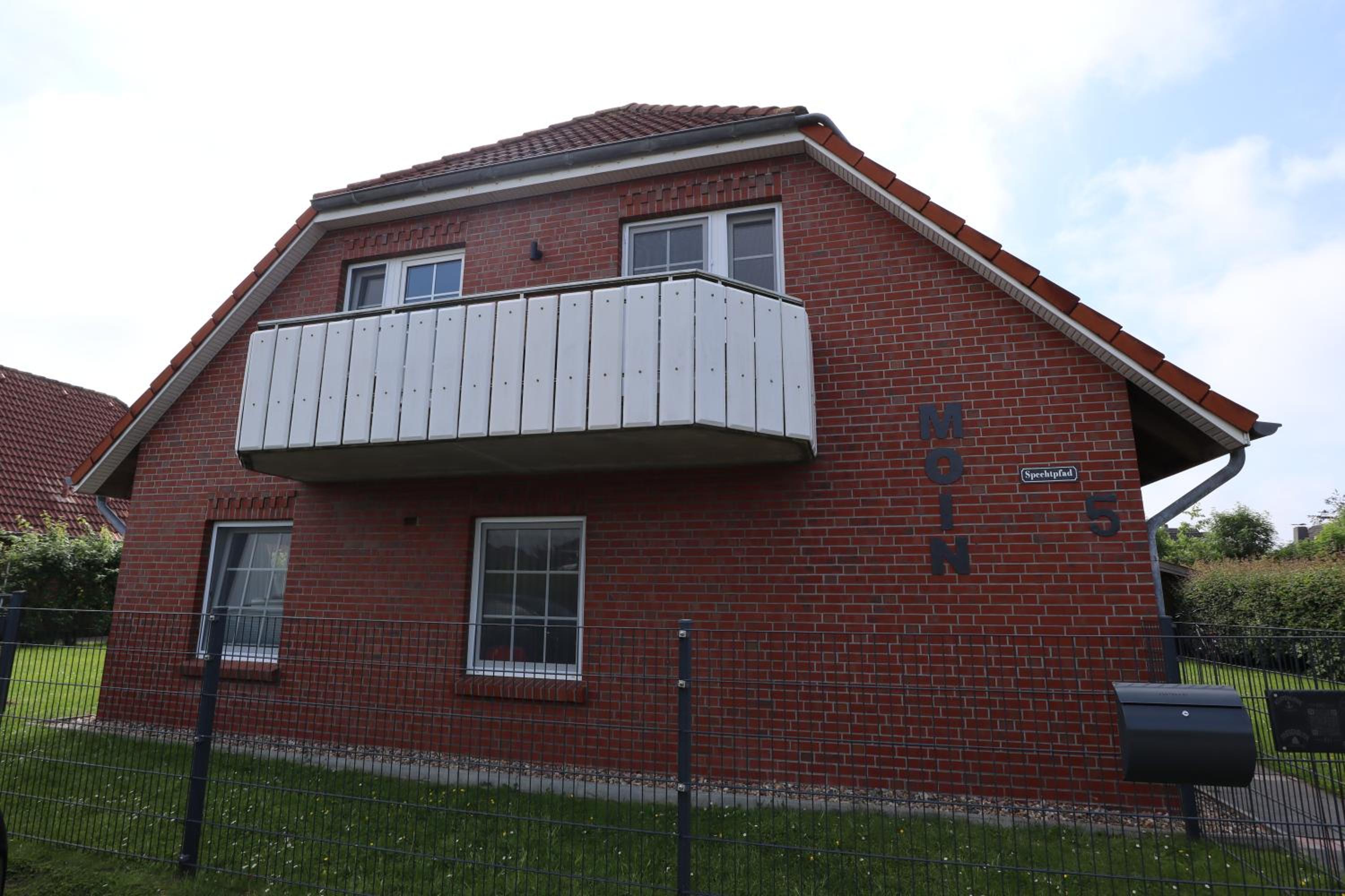 Nessmersiel, Ferienwohnung mit Balkon in Deichnähe, Wallbox, renoviert