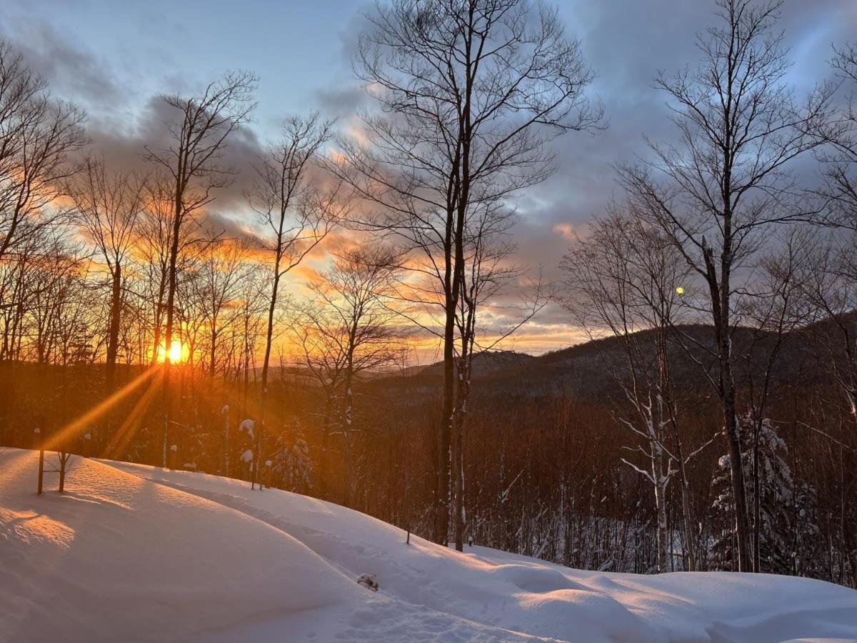 Le Montagnia escape to Tremblant with hot tub