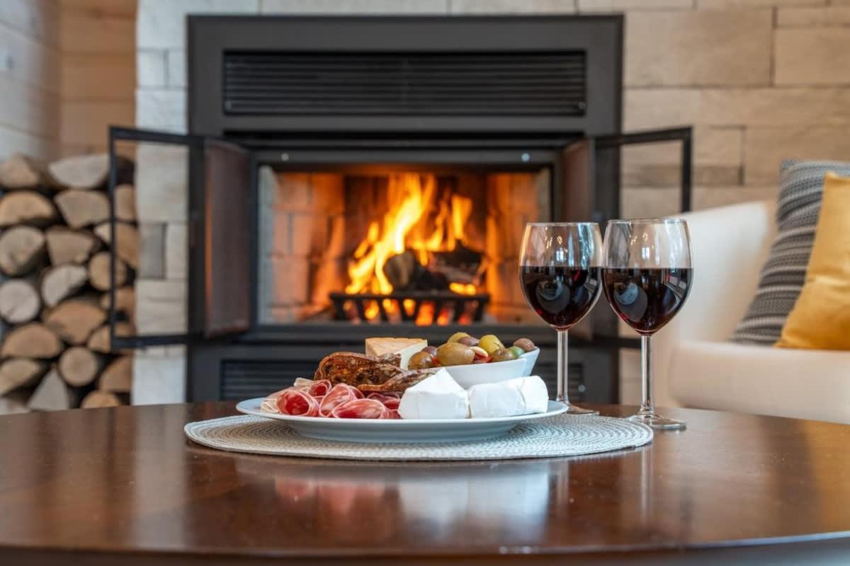 Le Montagnia escape to Tremblant with hot tub