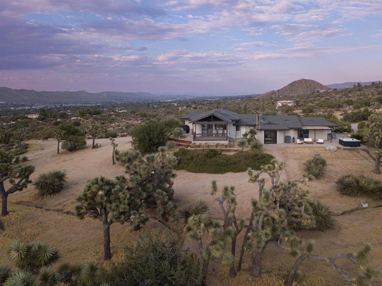 Hotel Modern Mosaics- Joshua Tree Chef Home On Hill Spa - Image 1