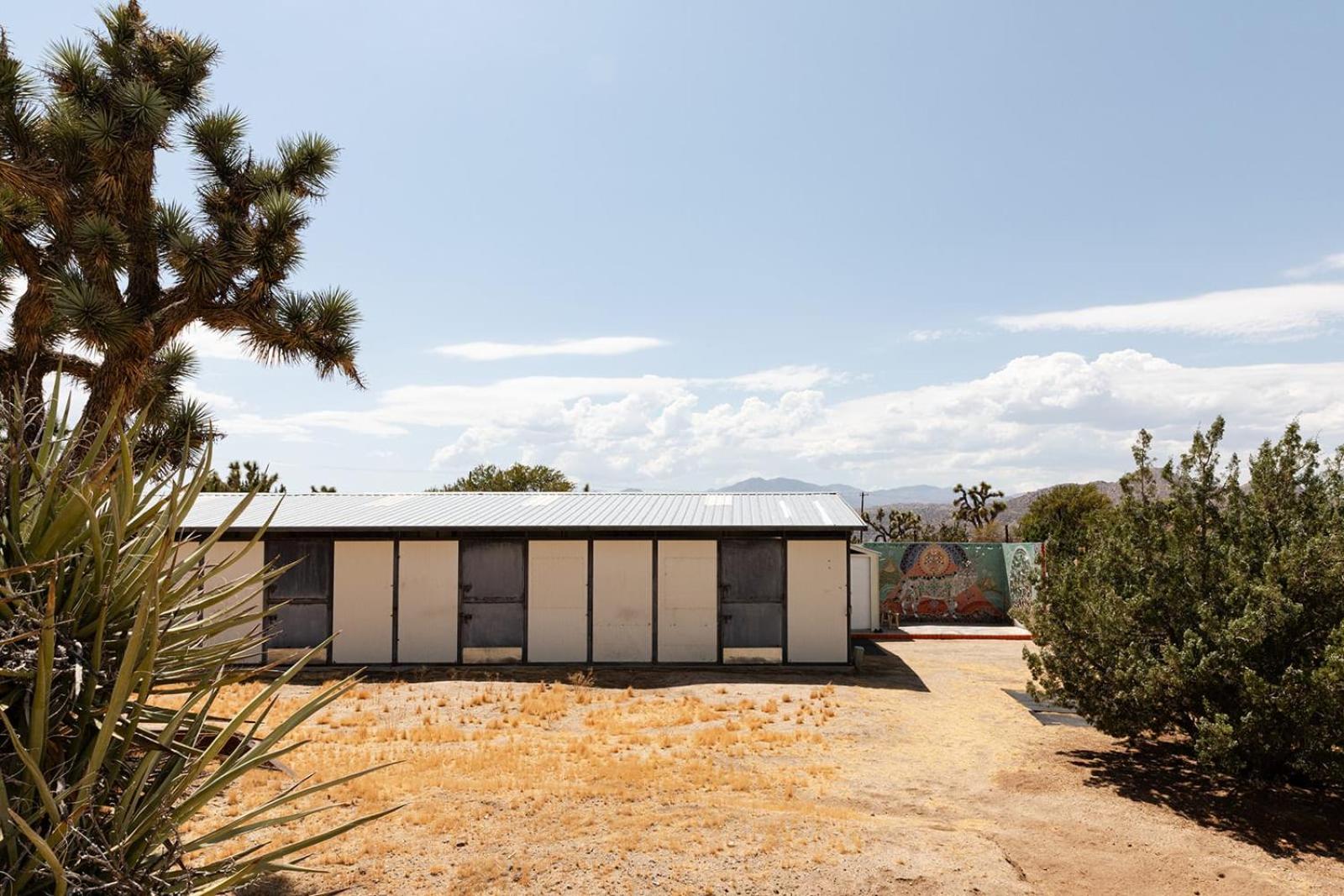 Modern Mosaics- Joshua Tree Chef Home On Hill Spa view 5