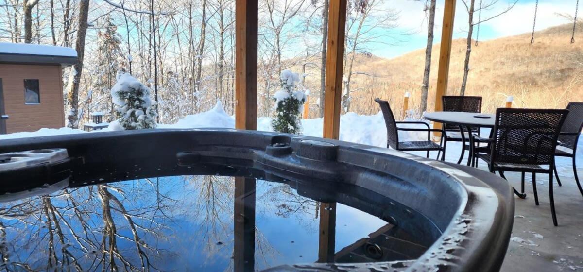Le Montagnia escape to Tremblant with hot tub