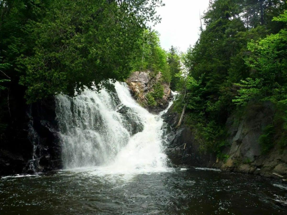 Le Montagnia escape to Tremblant with hot tub