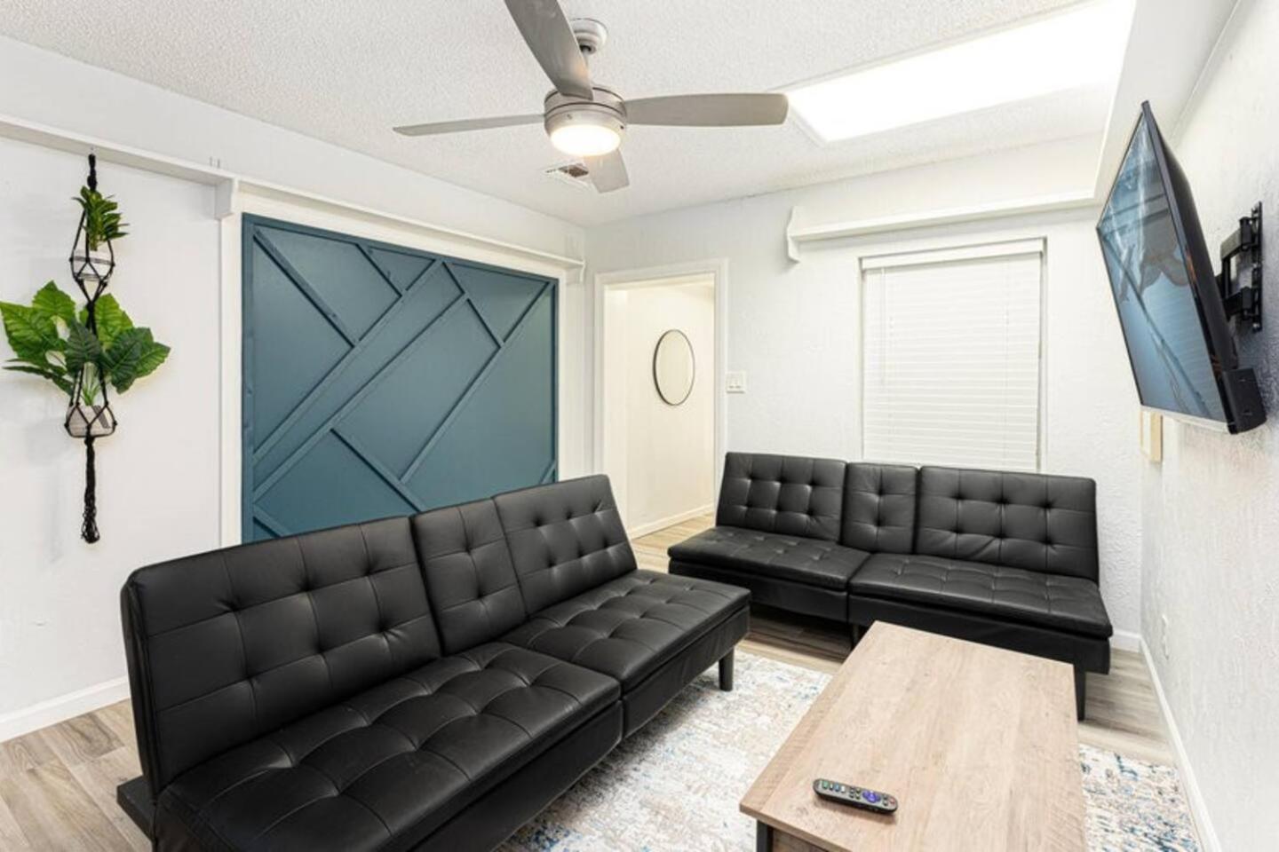 Spacious 4br Retreat Wi-fi Pets Ok