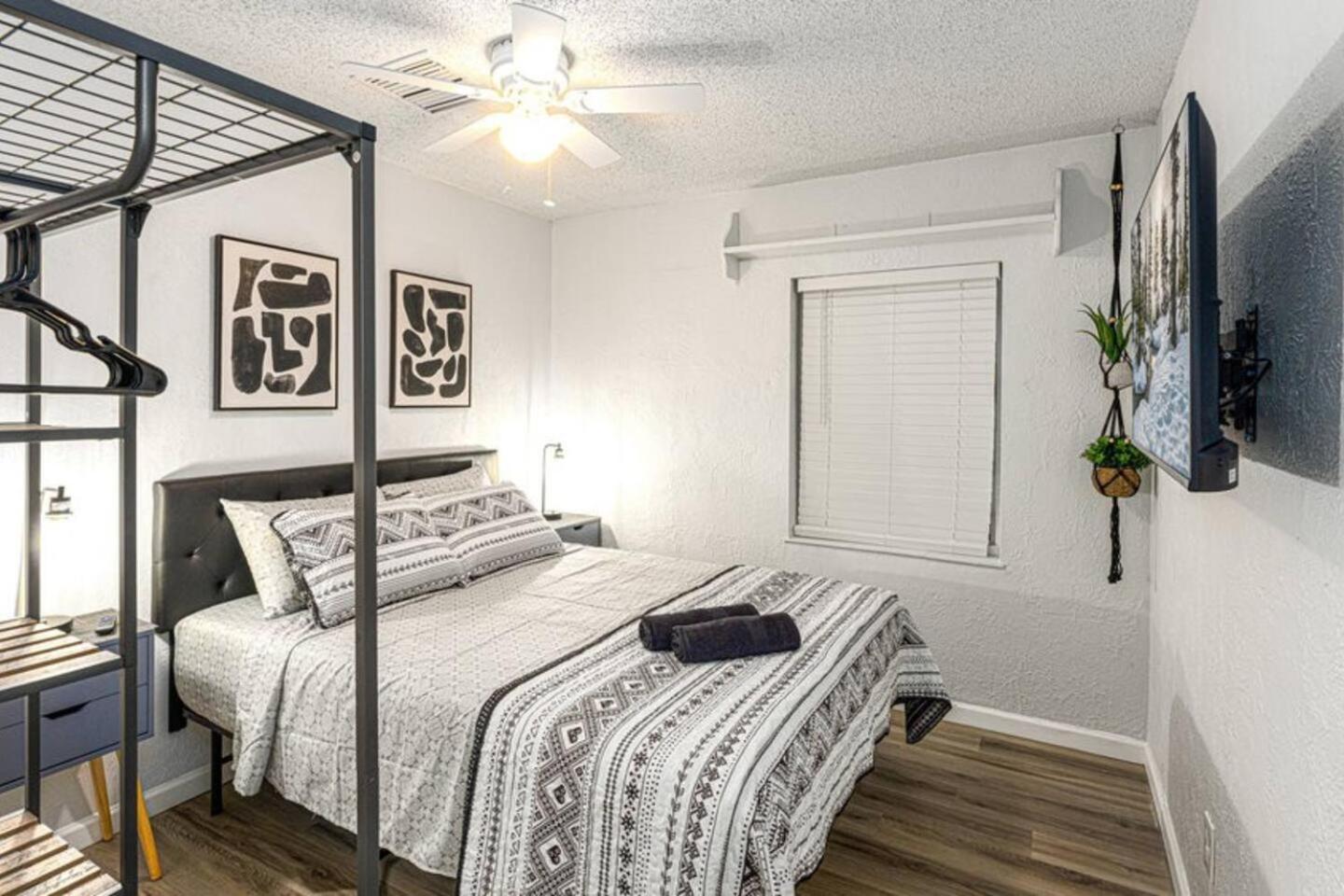 Spacious 4br Retreat Wi-fi Pets Ok