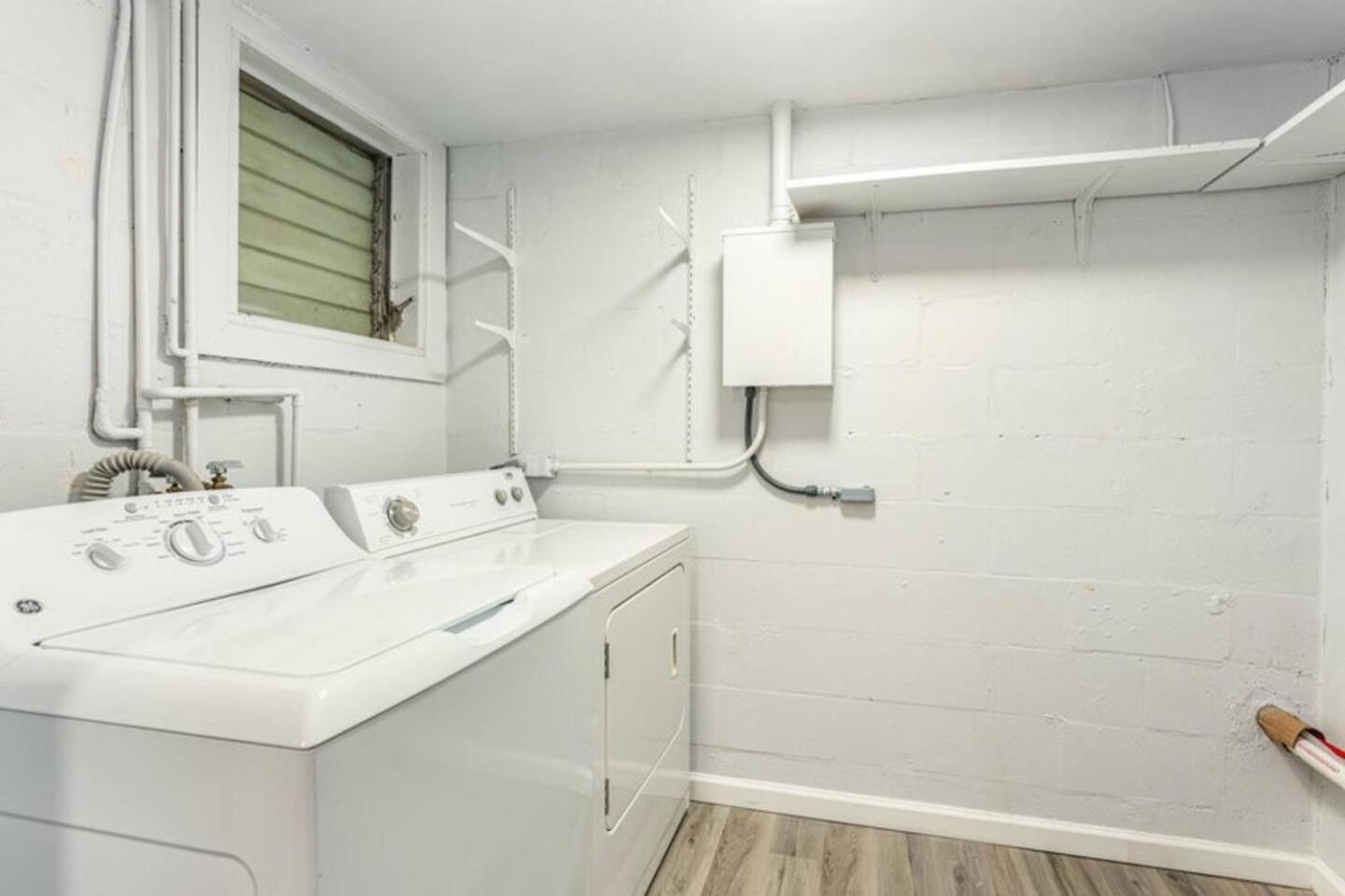 Spacious 4br Retreat Wi-fi Pets Ok