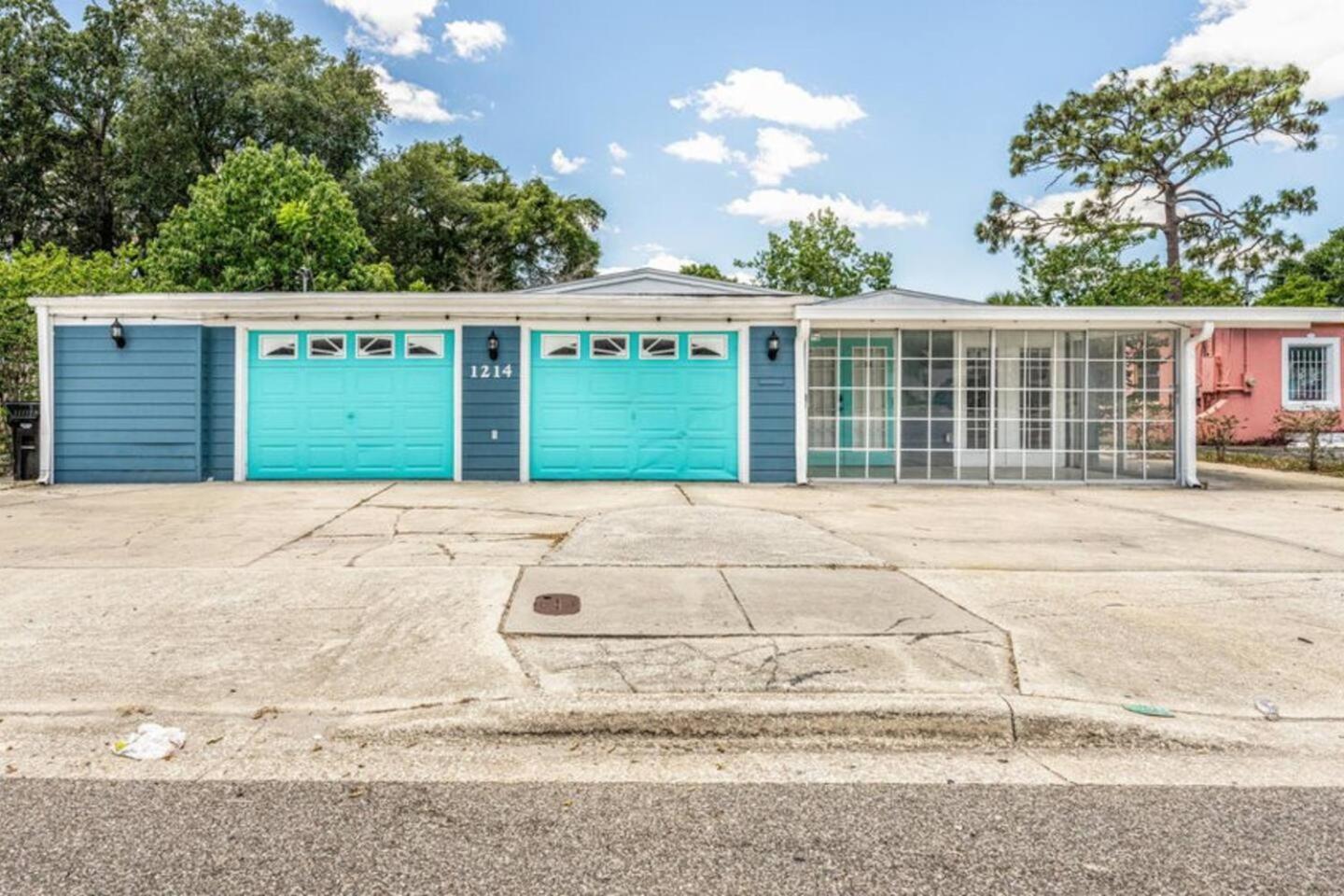 Spacious 4br Retreat Wi-fi Pets Ok