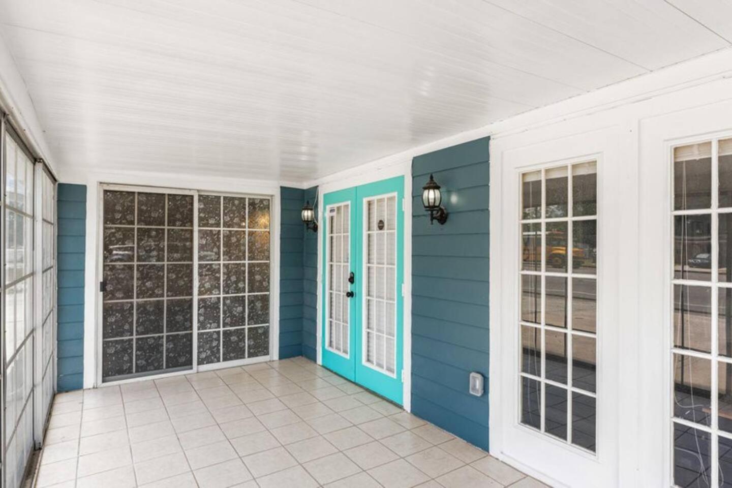Spacious 4br Retreat Wi-fi Pets Ok