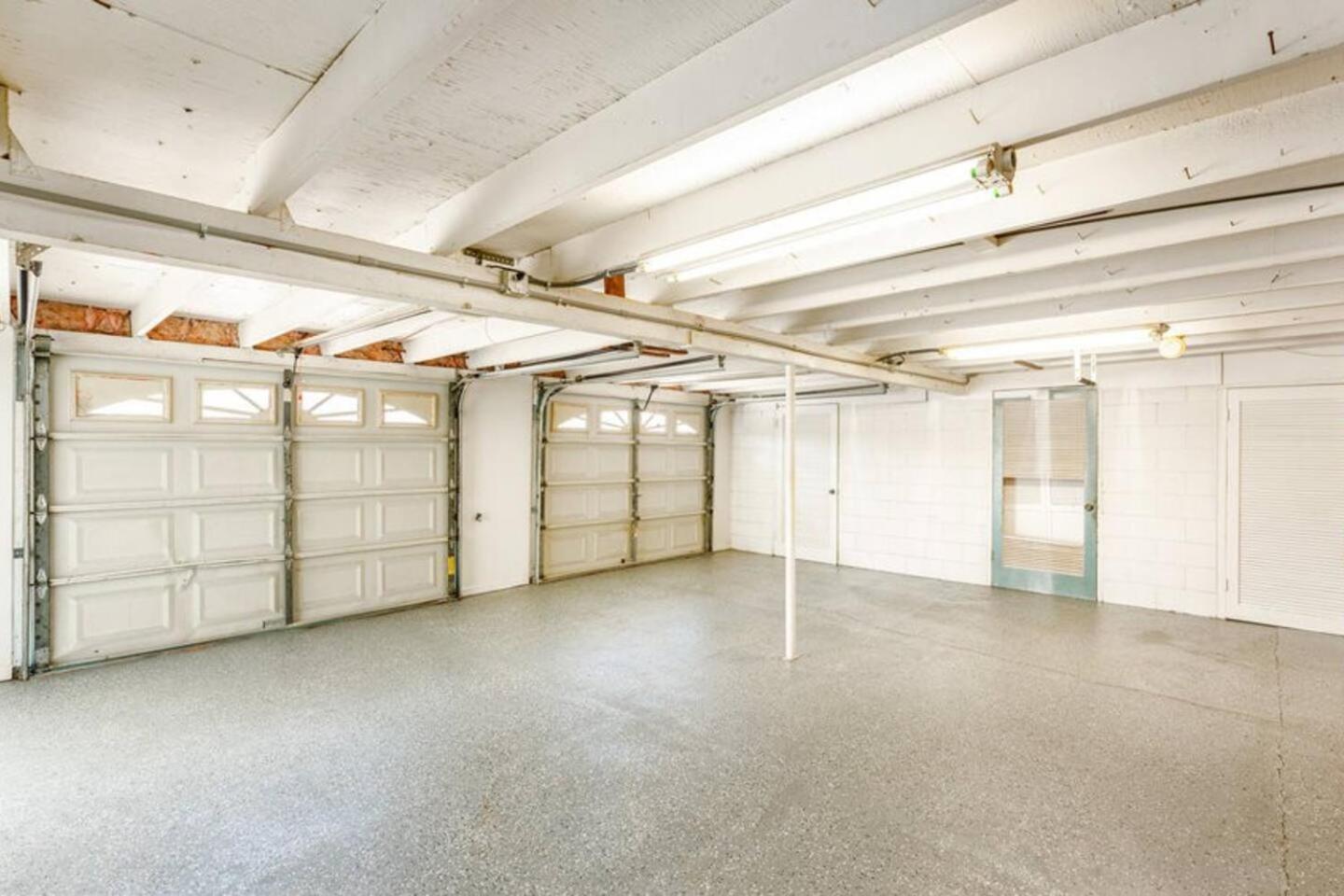 Spacious 4br Retreat Wi-fi Pets Ok