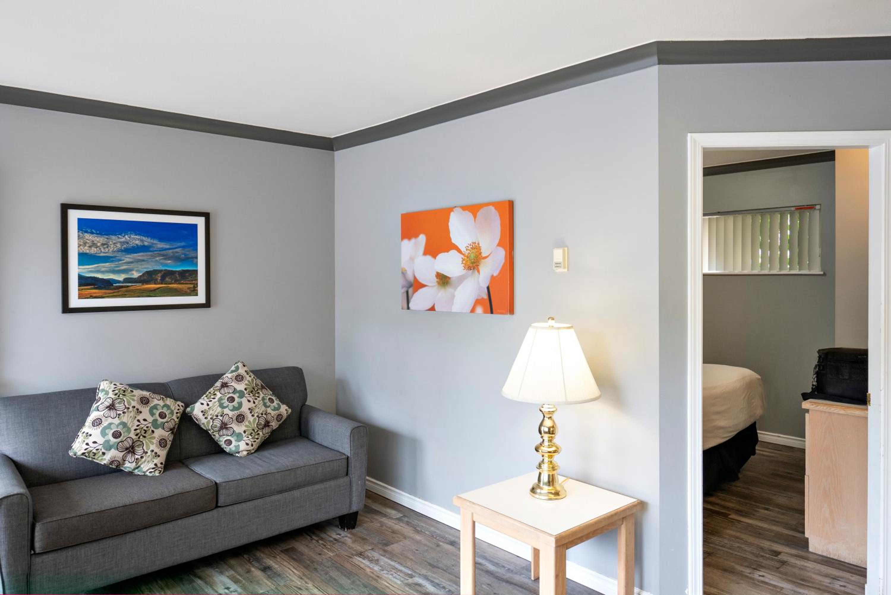 Tiki Shores Inn & Suites