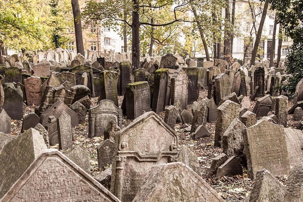 Old Town Herberghaus, 250m to Charles Bridge