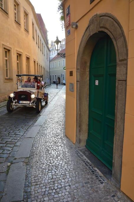 Old Town Herberghaus, 250m to Charles Bridge