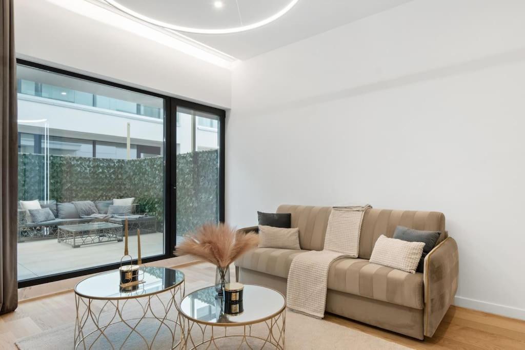 Business Panorama Loft 5star Location, Queen Beds view 5