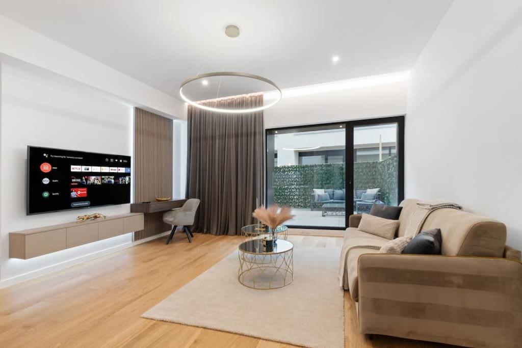Business Panorama Loft 5star Location, Queen Beds view 3