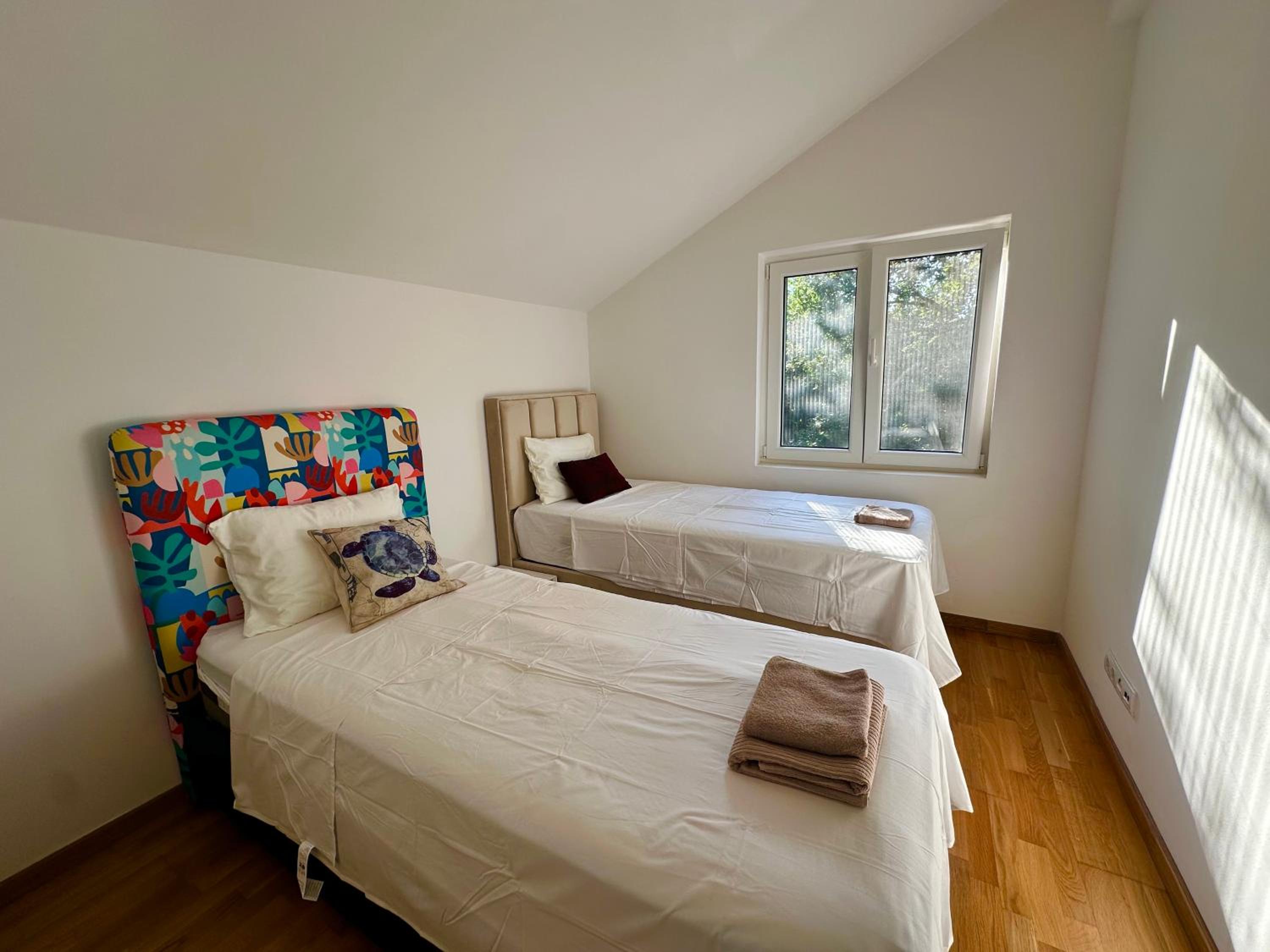 Two-bedroom apartment with sea view view 2