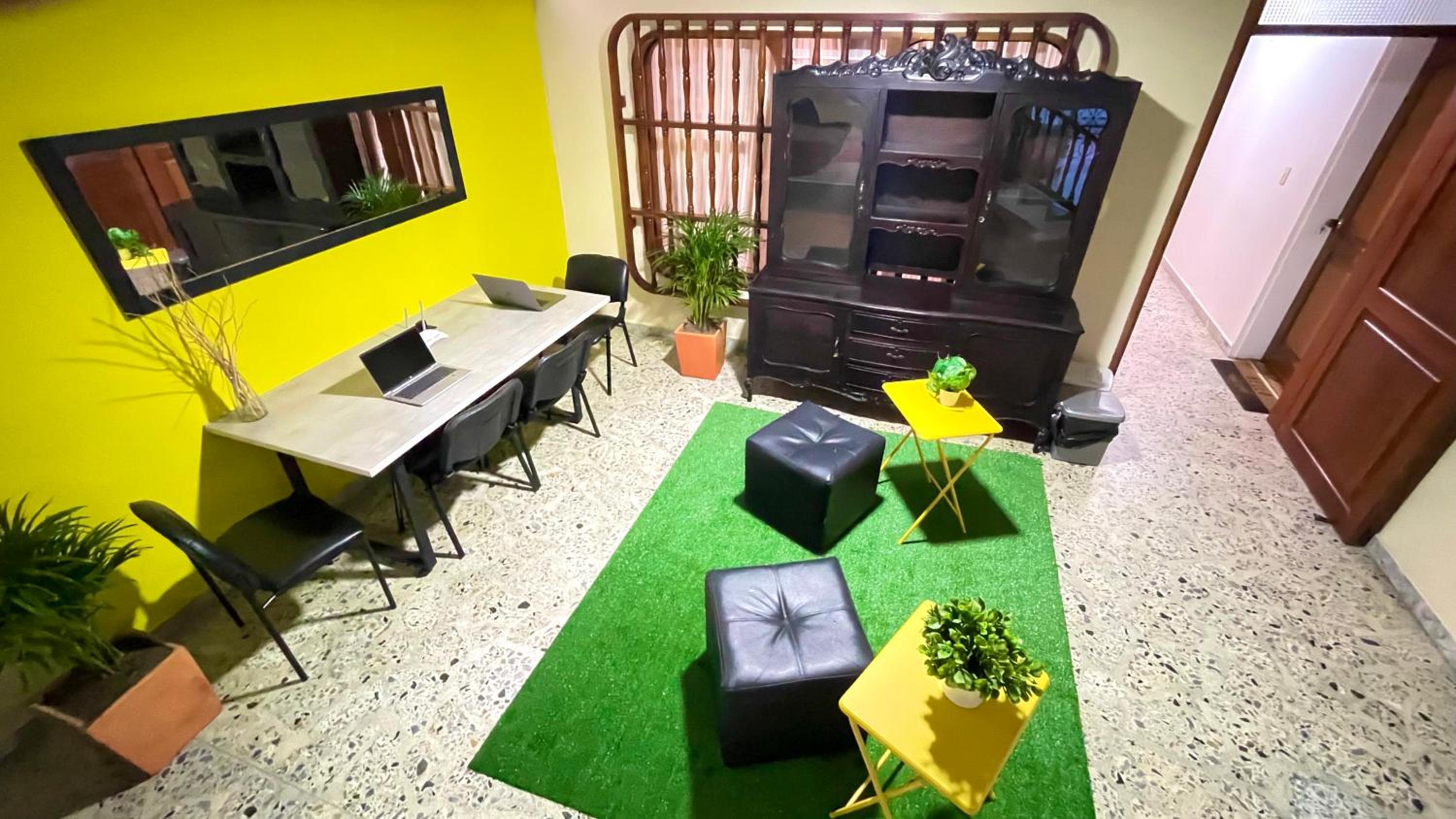 Home colors - Cómodas Habitaciones Estadio
