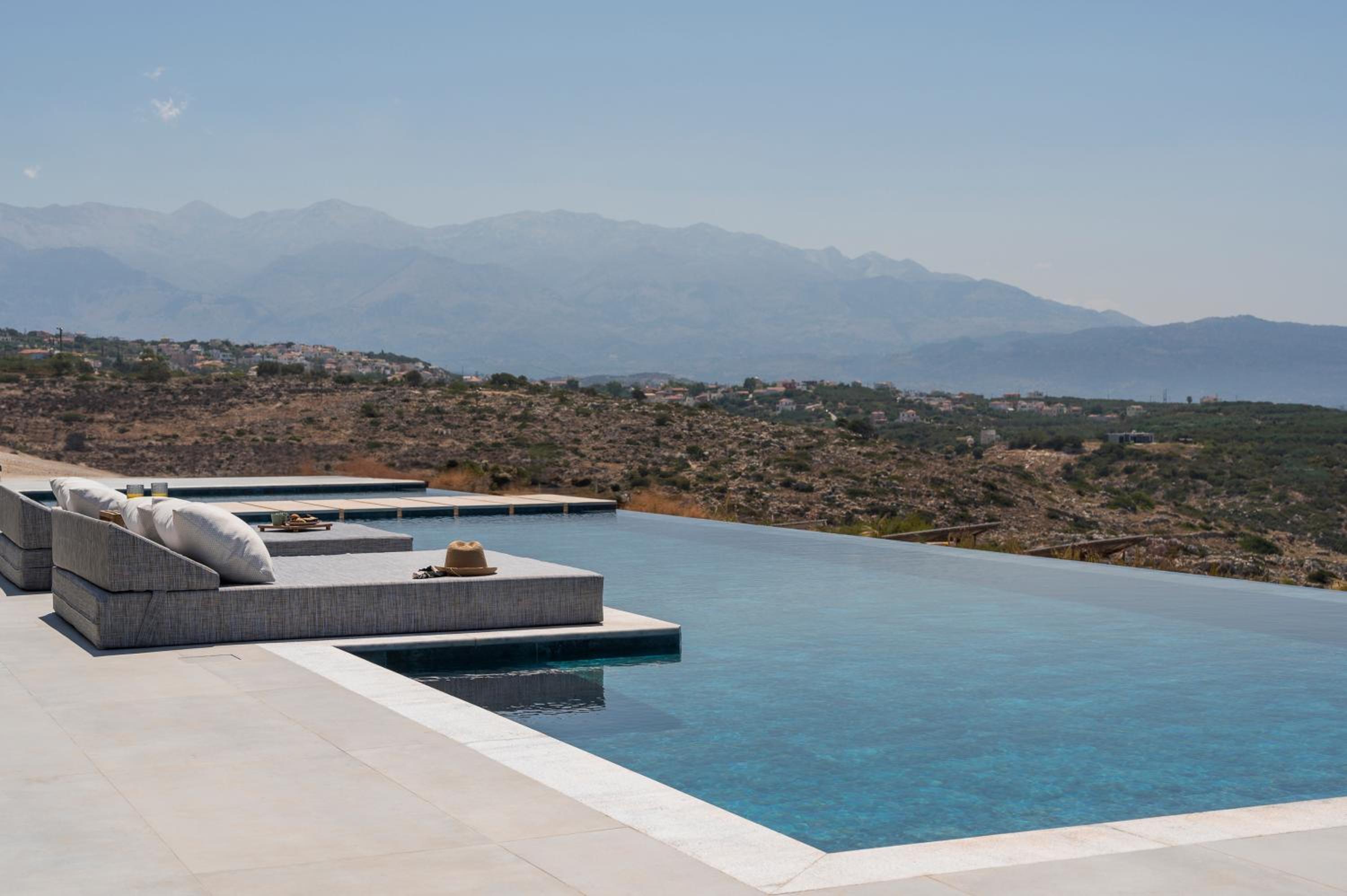 Astelia Villa