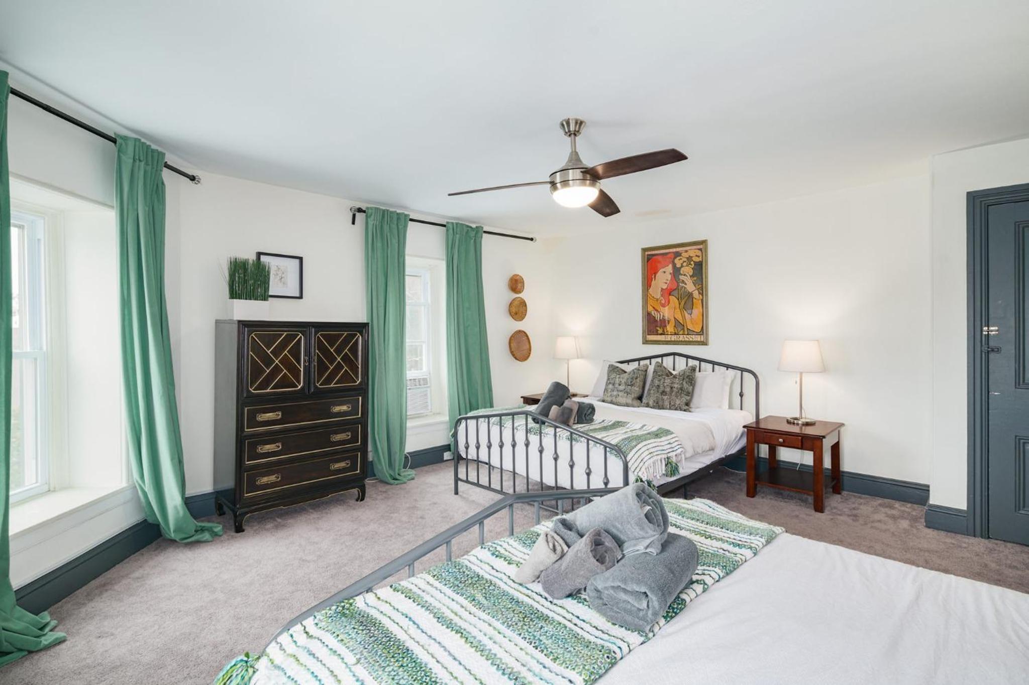 Large Bi-level Apartment in Heart of Manayunk
