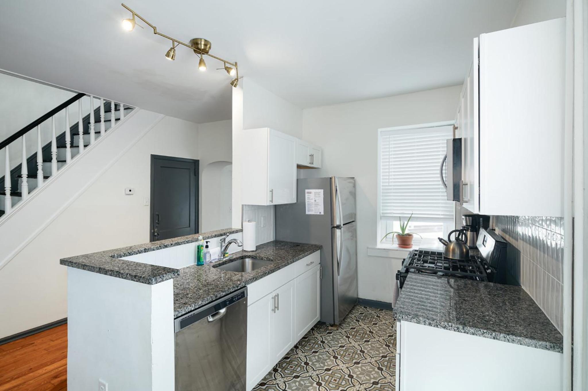Large Bi-level Apartment in Heart of Manayunk