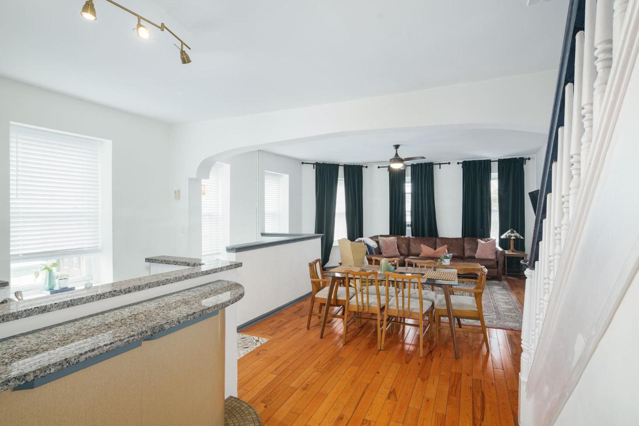 Large Bi-level Apartment in Heart of Manayunk