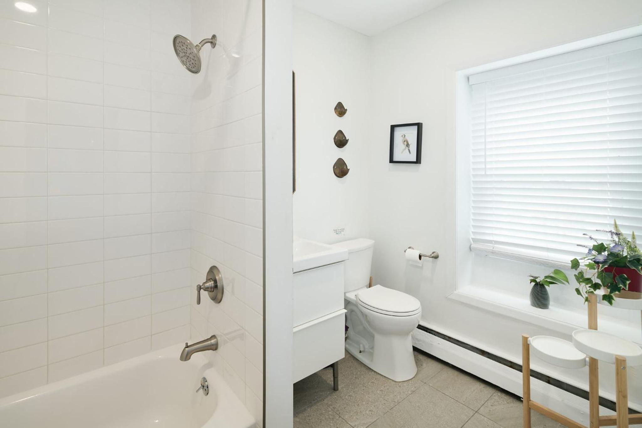 Large Bi-level Apartment in Heart of Manayunk