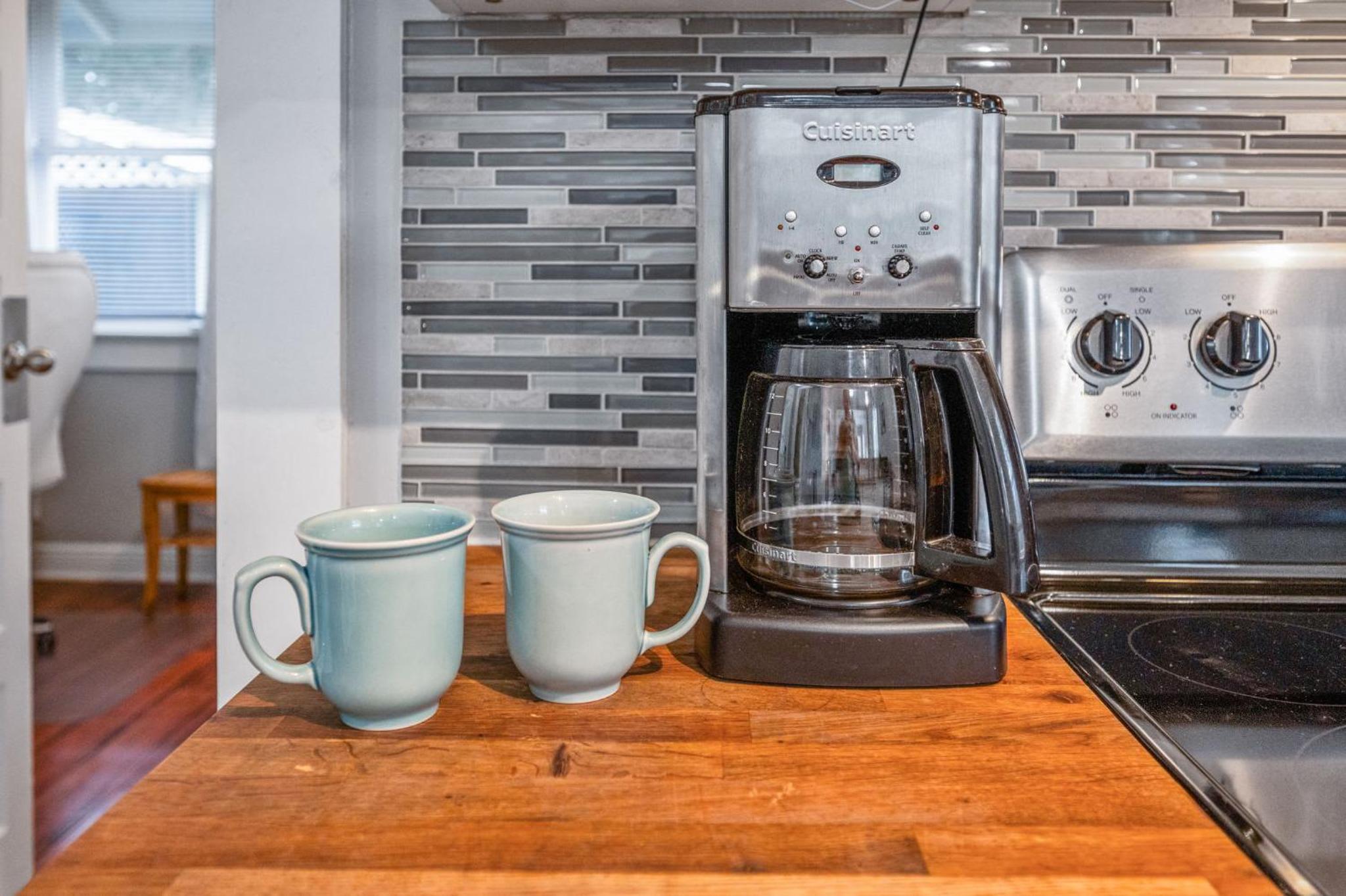 Uptown Charm Sleeps 6 Family & Pet Friendly view 5