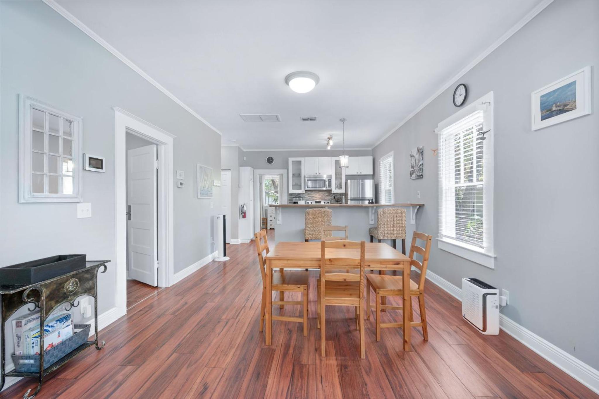 Uptown Charm Sleeps 6 Family & Pet Friendly view 2