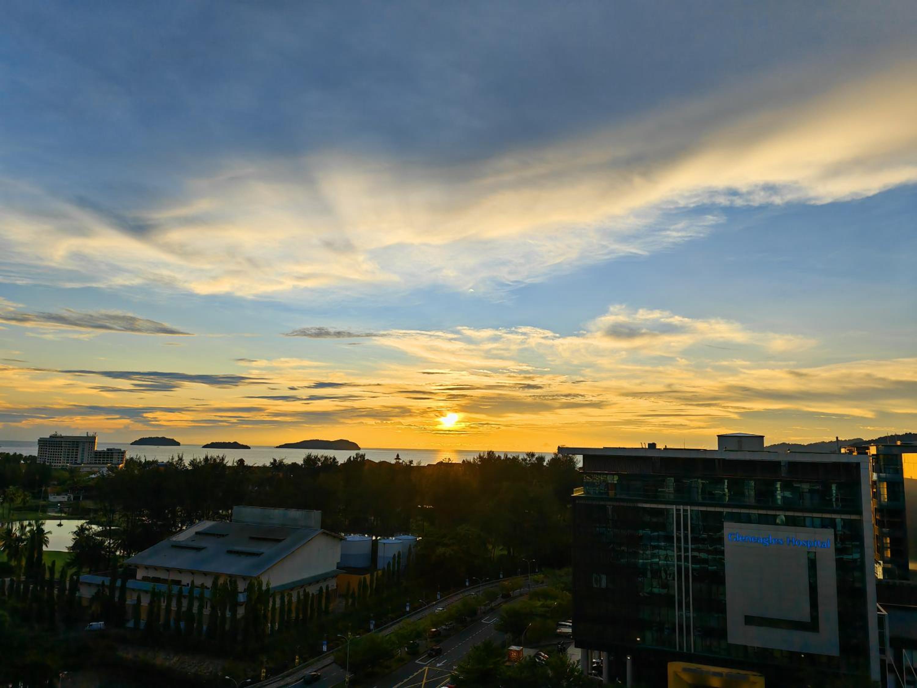 Sutera Avenue Rooftop Infinity Pool KK Infini Stay view 2