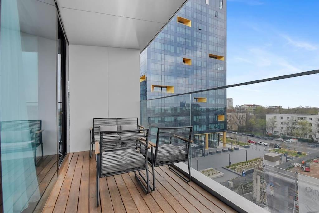 LAX Exquisite 1BR,1BATH -City Skyline Views view 3