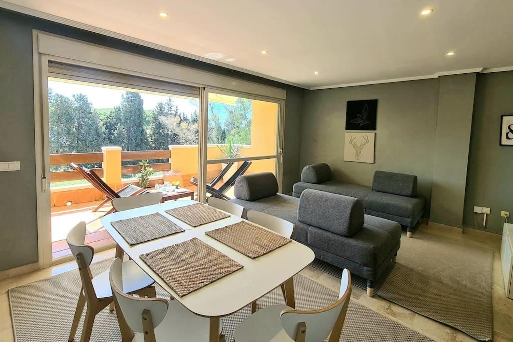Apartamento Duplex Playa de Artola-Baja-Marbella
