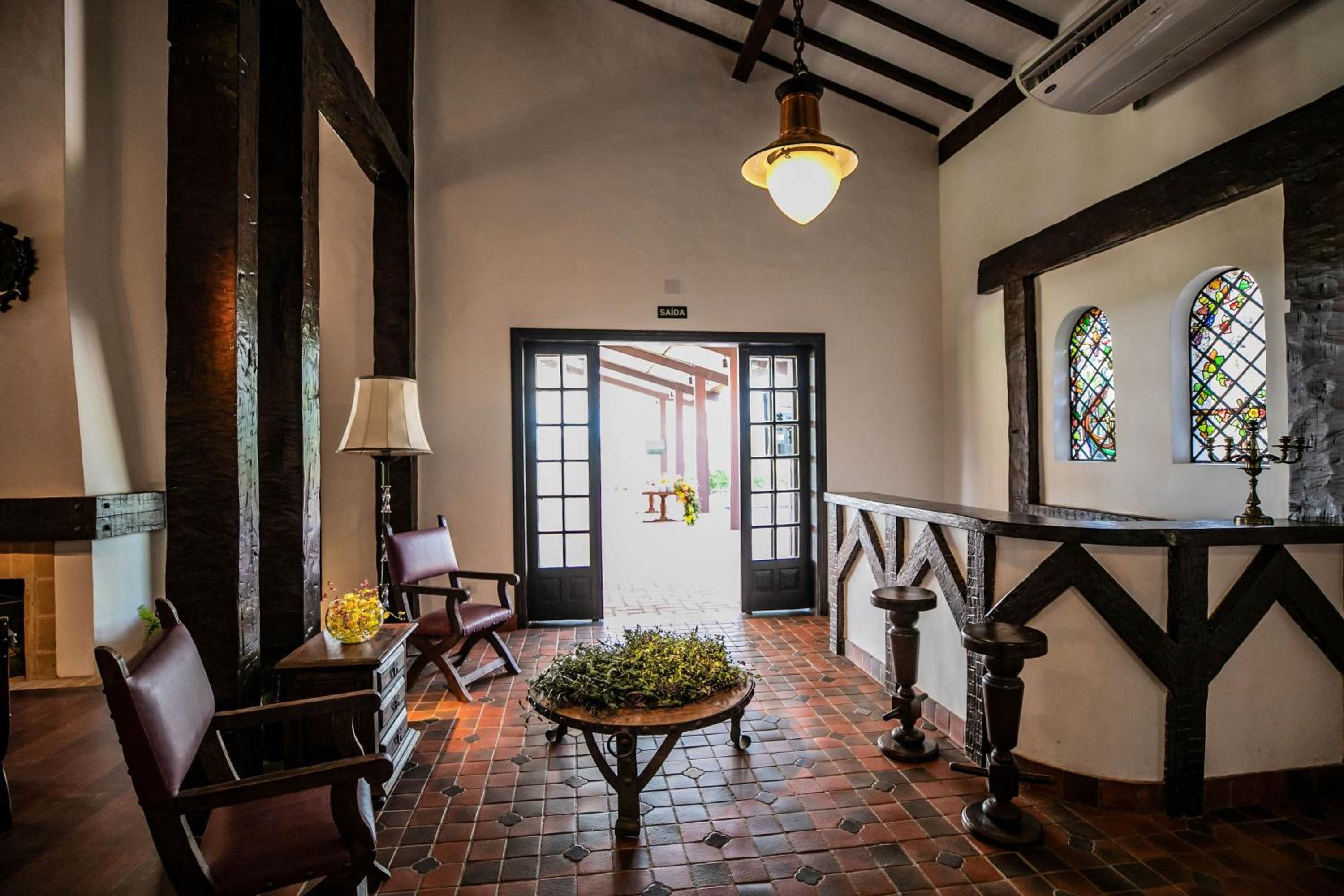 Grande Casa com Lazer, Jardim e dentro de um Haras