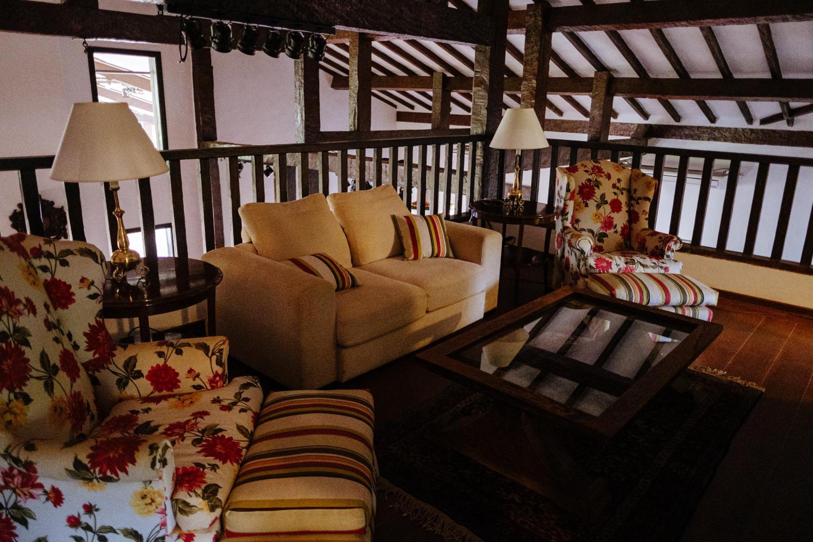 Grande Casa com Lazer, Jardim e dentro de um Haras