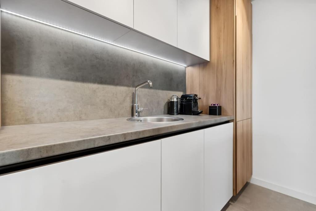 Luxurious Vibe In the Business Center, City Views view 3