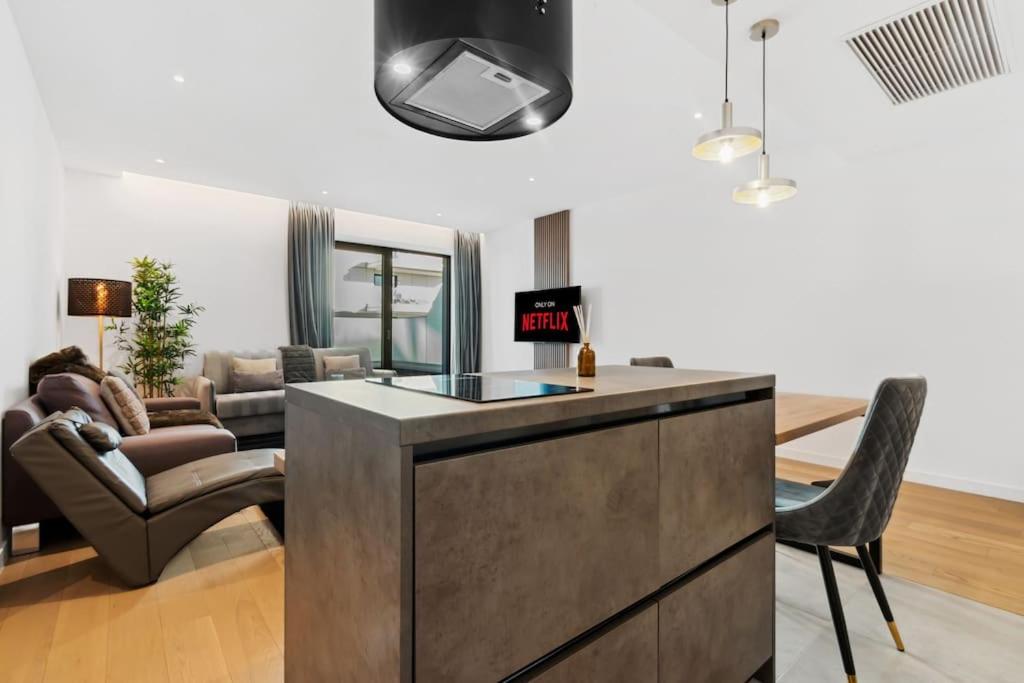 Luxurious Vibe In the Business Center, City Views view 4
