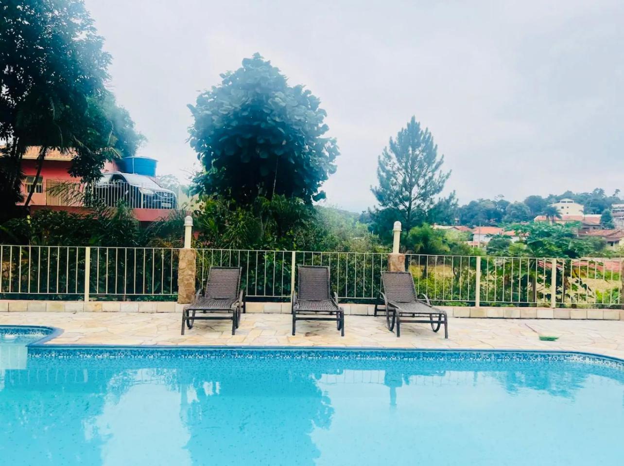 Recanto São Pedro chácara com piscina na Rota do Vinho