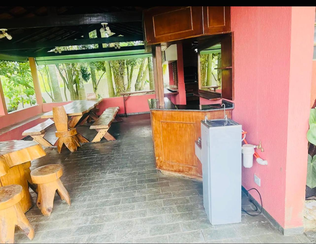Recanto São Pedro chácara com piscina na Rota do Vinho