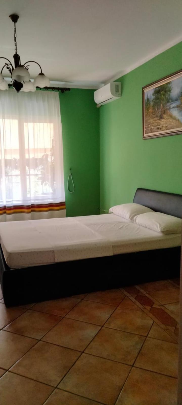 Vila Tahiri 2