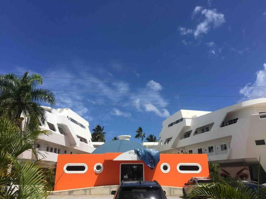 Luxury Plaza Colonial Apartment with Superior Location next to Town & Beaches