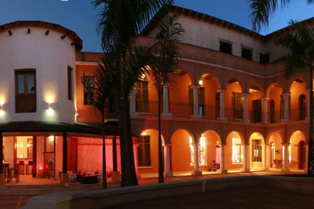 Luxury Plaza Colonial Apartment with Superior Location next to Town & Beaches