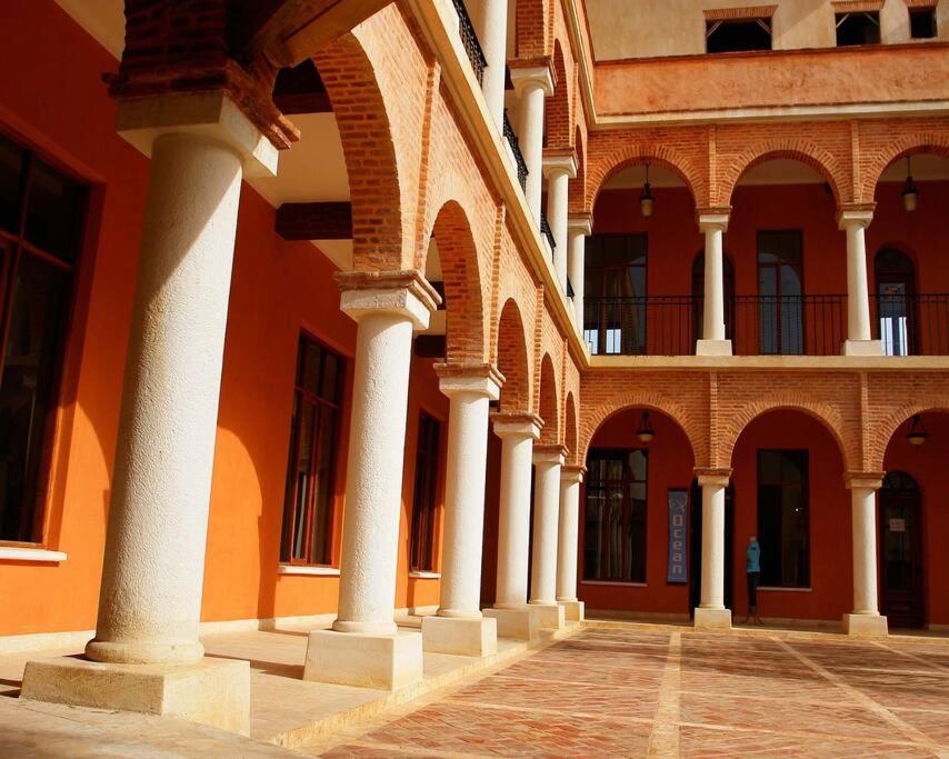 Luxury Plaza Colonial Apartment with Superior Location next to Town & Beaches