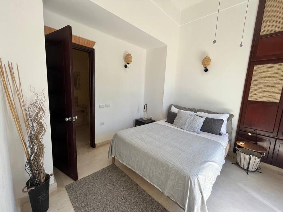 Luxury Plaza Colonial Apartment with Superior Location next to Town & Beaches