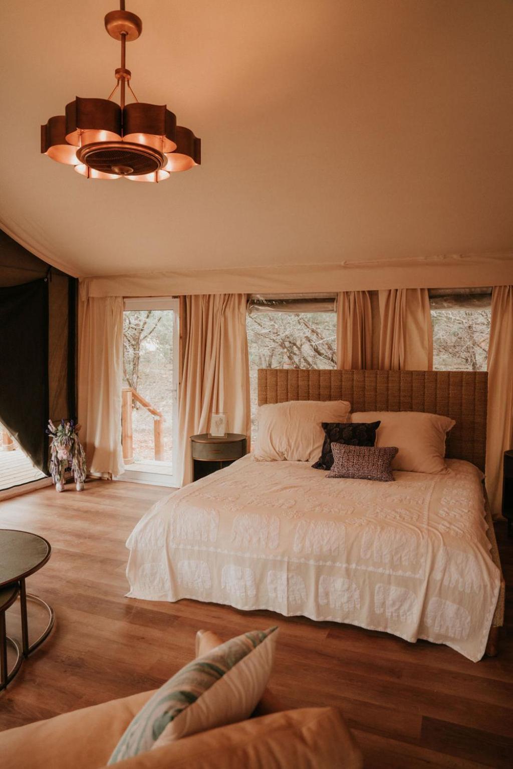 Flint and Flowers - Property Image 68